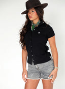 Polo Negro con Tapeta Abotonada Mujer