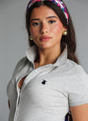 Polo Gris con Tapeta Abotonada Mujer