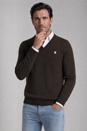 Jersey Cuello Pico Marrón Hombre
