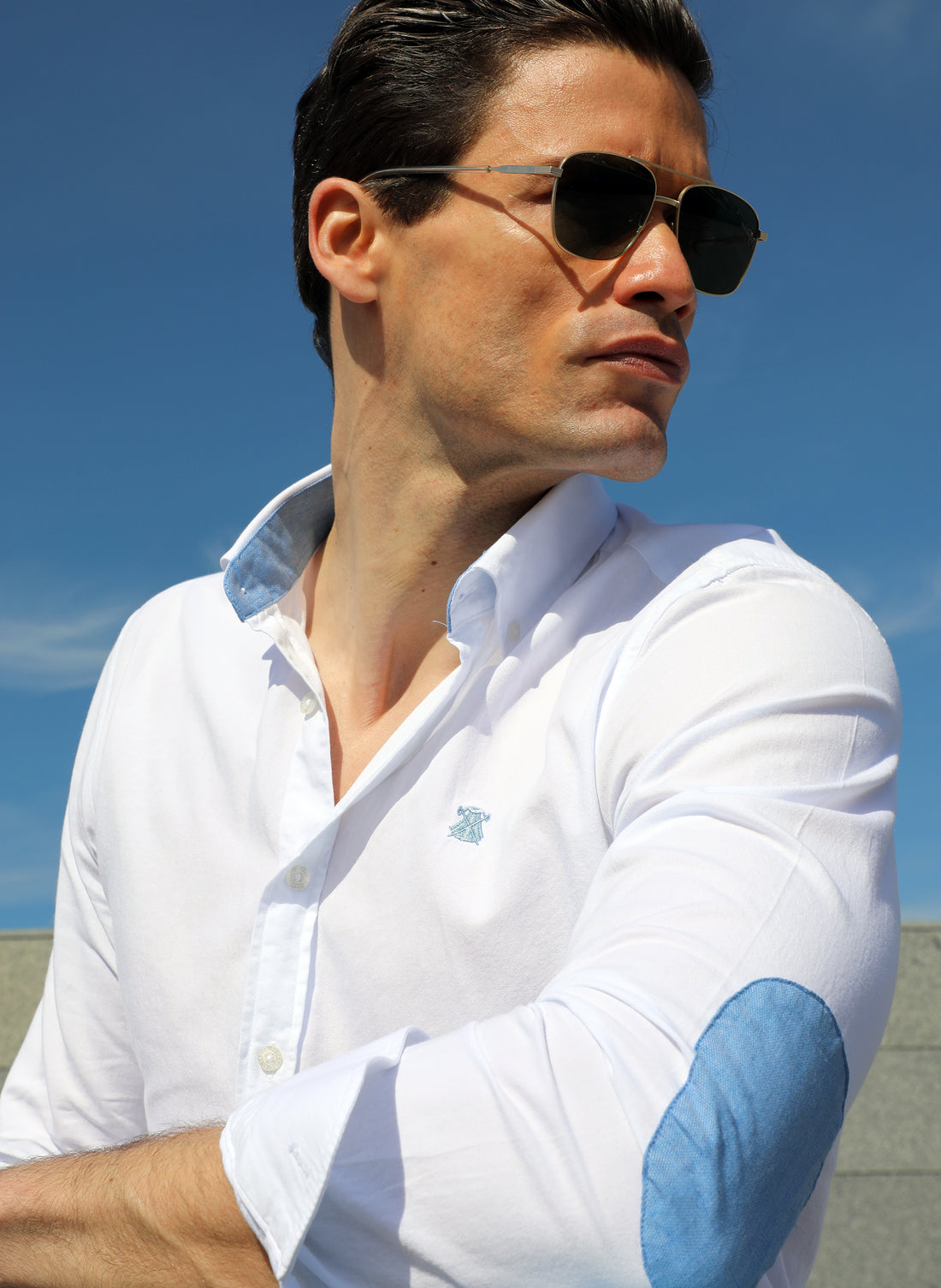 Wit Overhemd met Lichtblauwe Elleboogbeschermers Man