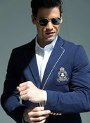 Americana Azul Escudo Hombre