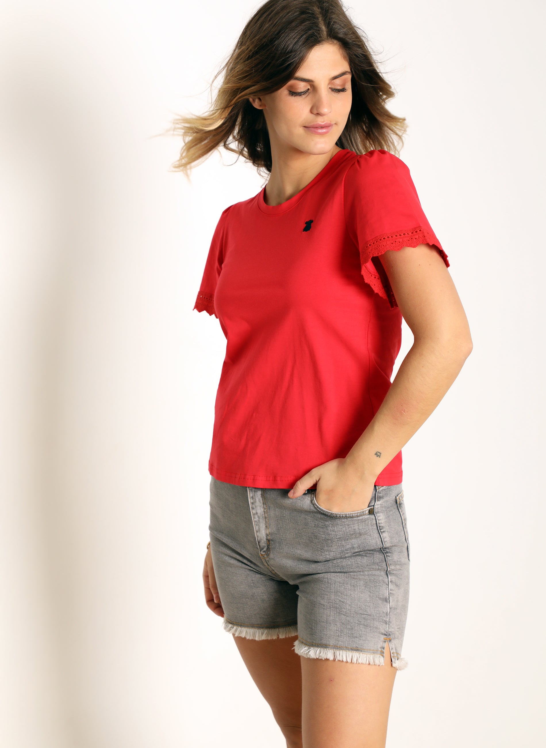 T-shirt rouge pour femme avec manches à volants