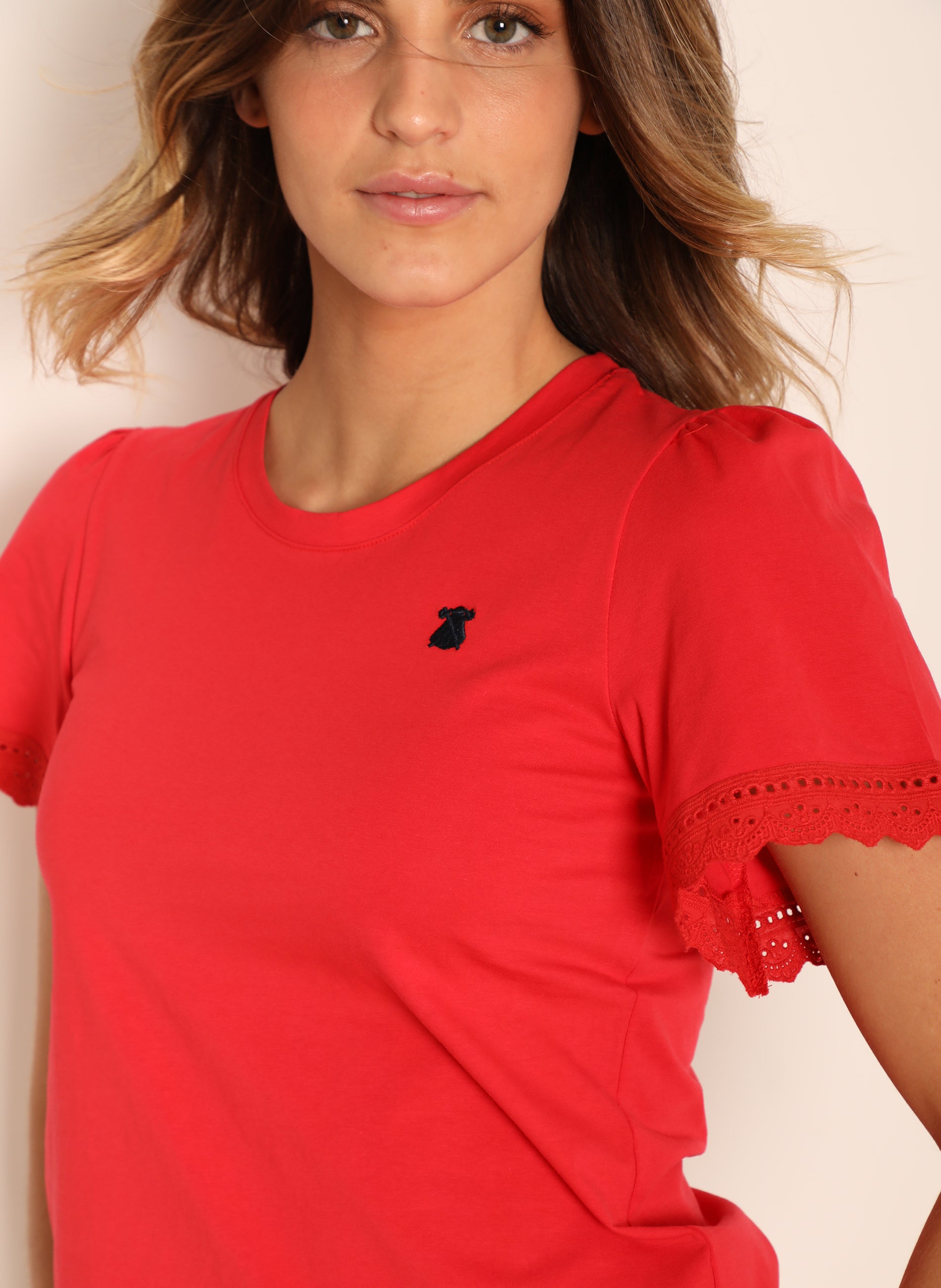 T-shirt rouge pour femme avec manches à volants