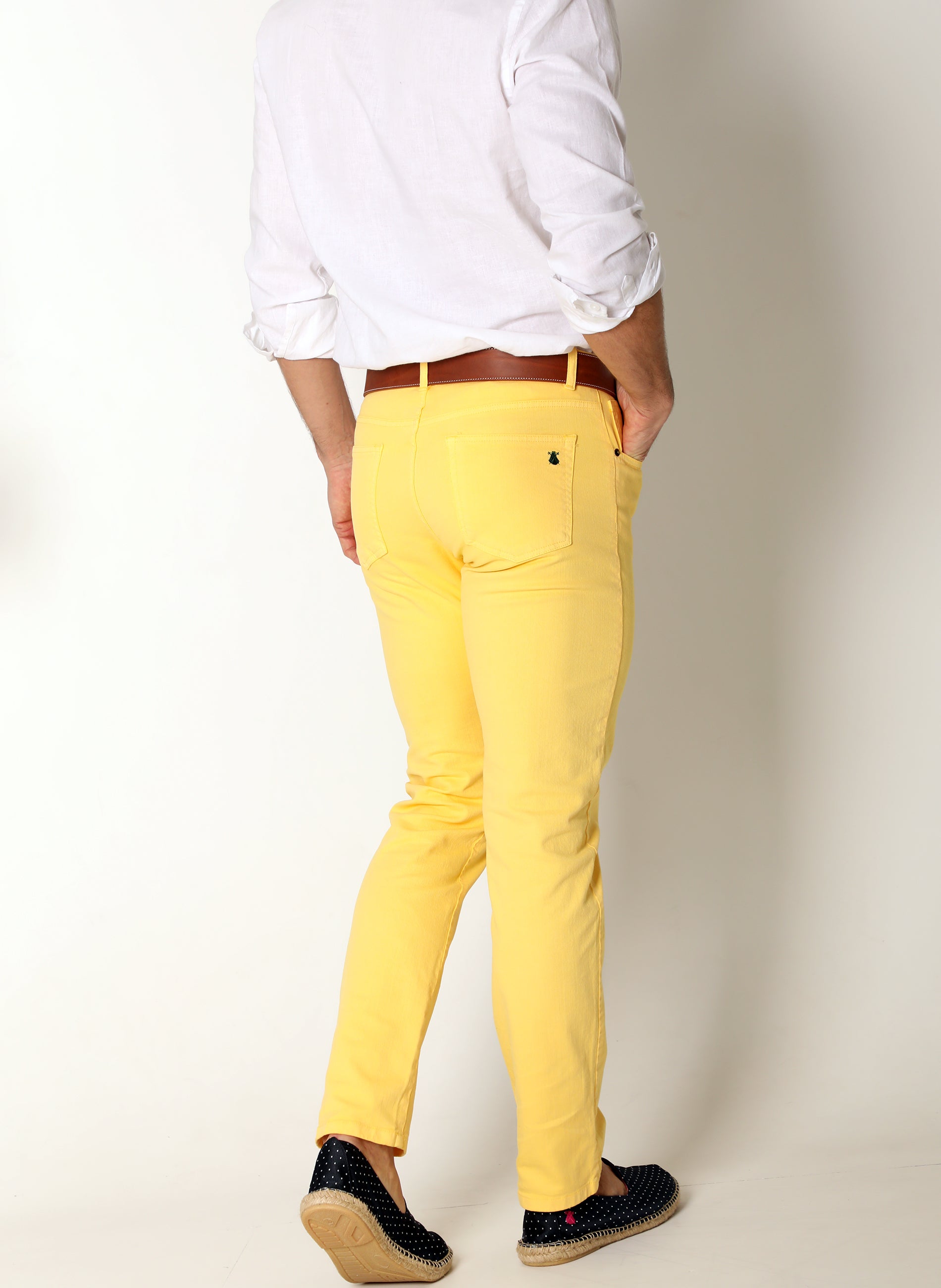 Pantalon 5 poches homme jaune