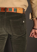 Pantalón Verde Bosque Micro Pana Hombre