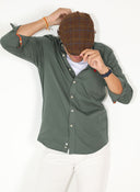 Camisa Verde Kaki  Sarga Cuello Botón Hombre