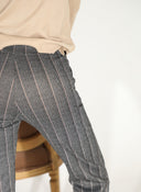 Pantalón Gris Espiga Rayas Mujer