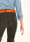 Pantalón Verde Bosque Micro Pana Mujer