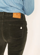 Pantalón Verde Bosque Micro Pana Mujer