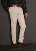 Pantalón Chino Color Piedra Confort Hombre