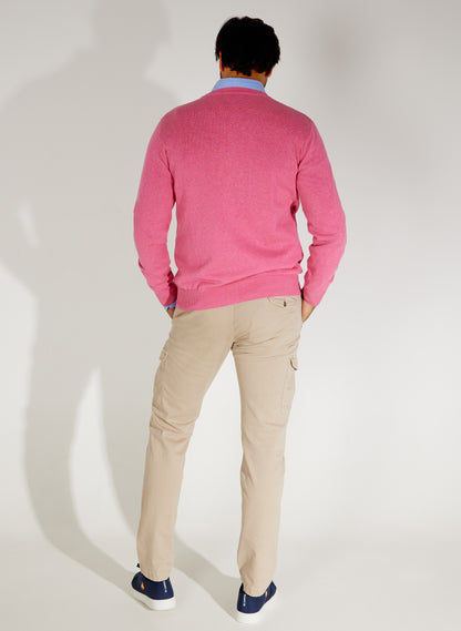 Jacke oder Strickjacke mit rosa Knöpfen für Herren