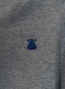 Jersey Hombre Cuello Pico Gris Coderas Azules