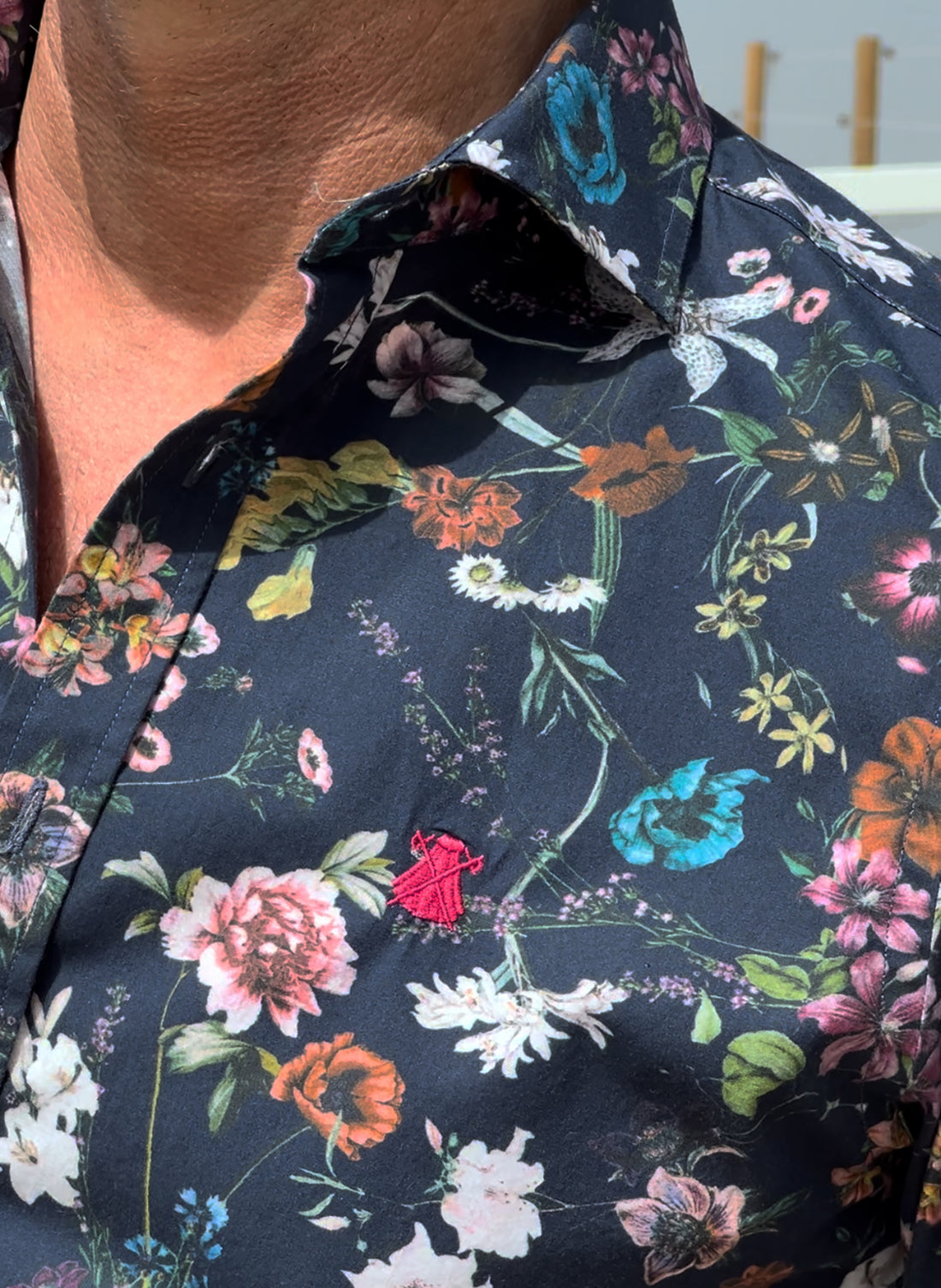 Chemise bleue imprimée à fleurs pour hommes