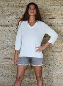 Jersey Blanco Cuello Pico Mujer
