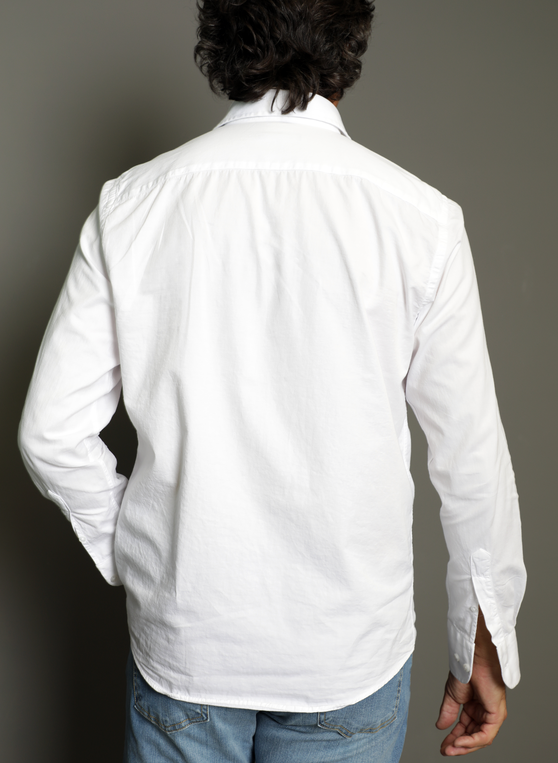 Weißes Herrenhemd mit Schleife und Logo Spanien