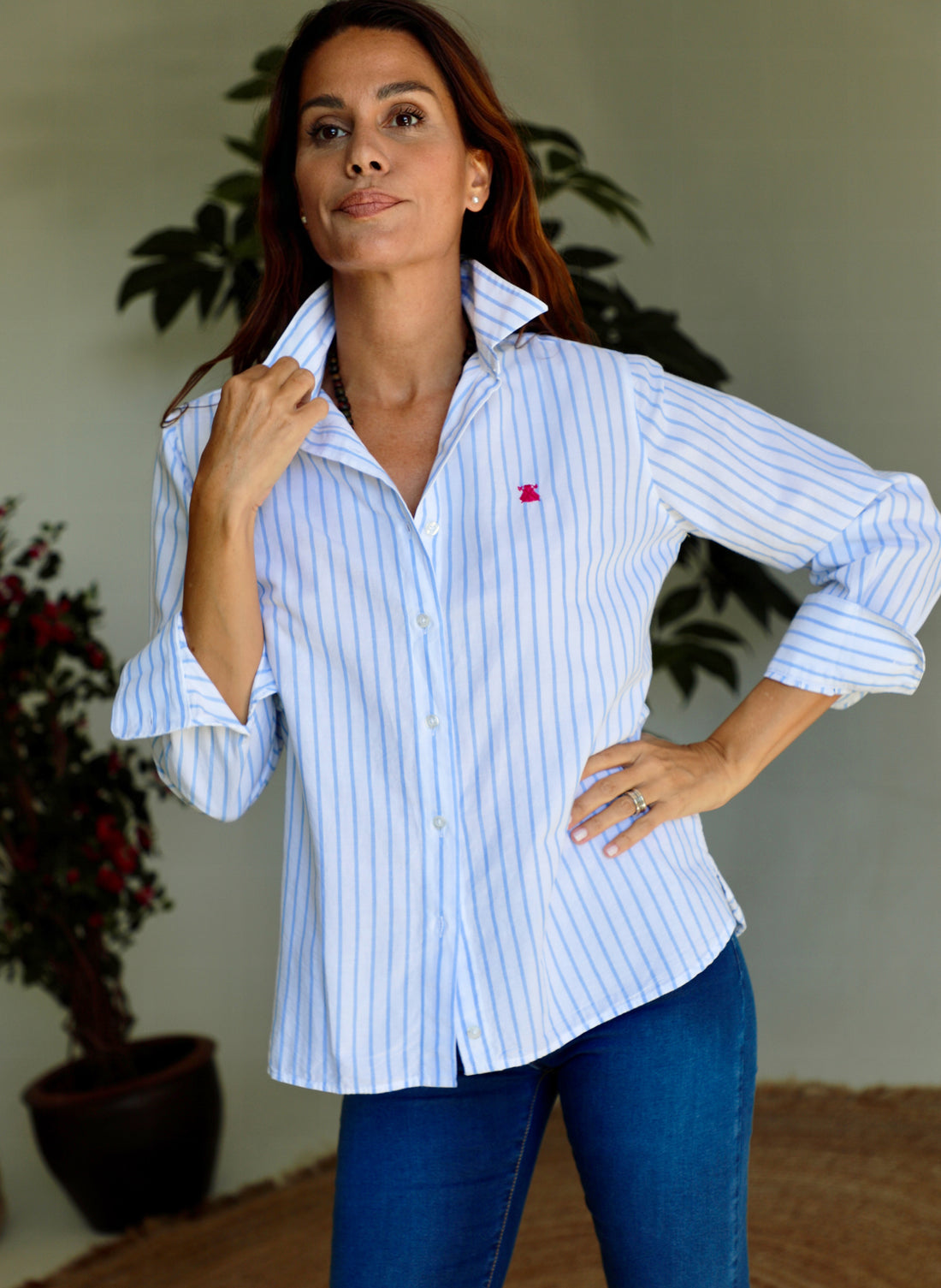 Chemise blanche à rayures bleu clair pour femme