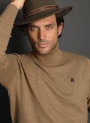 Jersey Cuello Alto Camel Hombre