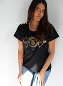 Camiseta Negra Hierro Dorado Mujer