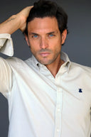 Camisa Hombre Sarga Beige Cuello Botón