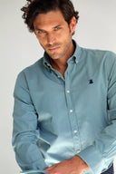 Camisa Hombre Sarga Azul Petróleo Cuello Botón