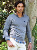 Jersey Hombre Cuello Pico Gris Coderas Azules