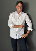 Camisa Blanca Cinta Azul Hombre