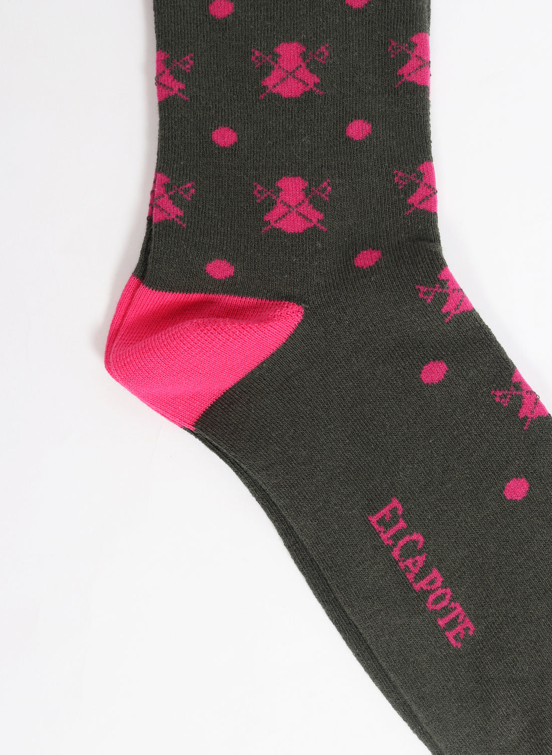 Khakigrüne Socke mit Umhängen und rosa Tupfen