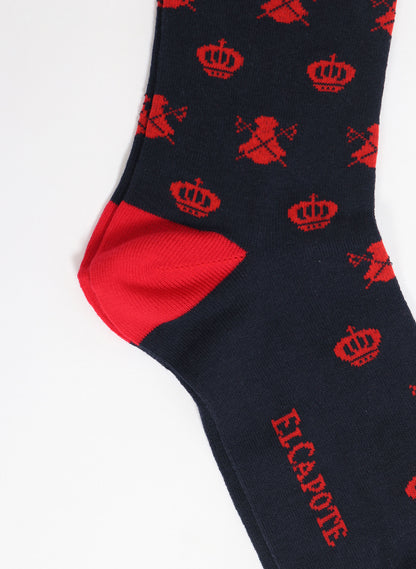Marineblaue Socke mit roten Capes und Kronen