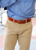 Ceinture en cuir de couleur avec boucle à étrier