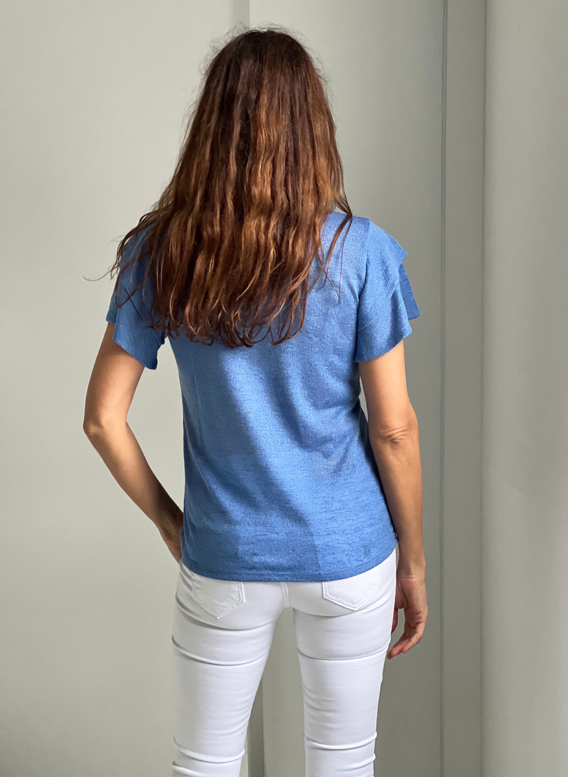 Blaues Viskose-T-Shirt für Damen mit doppelten Ärmeln und Rüschen