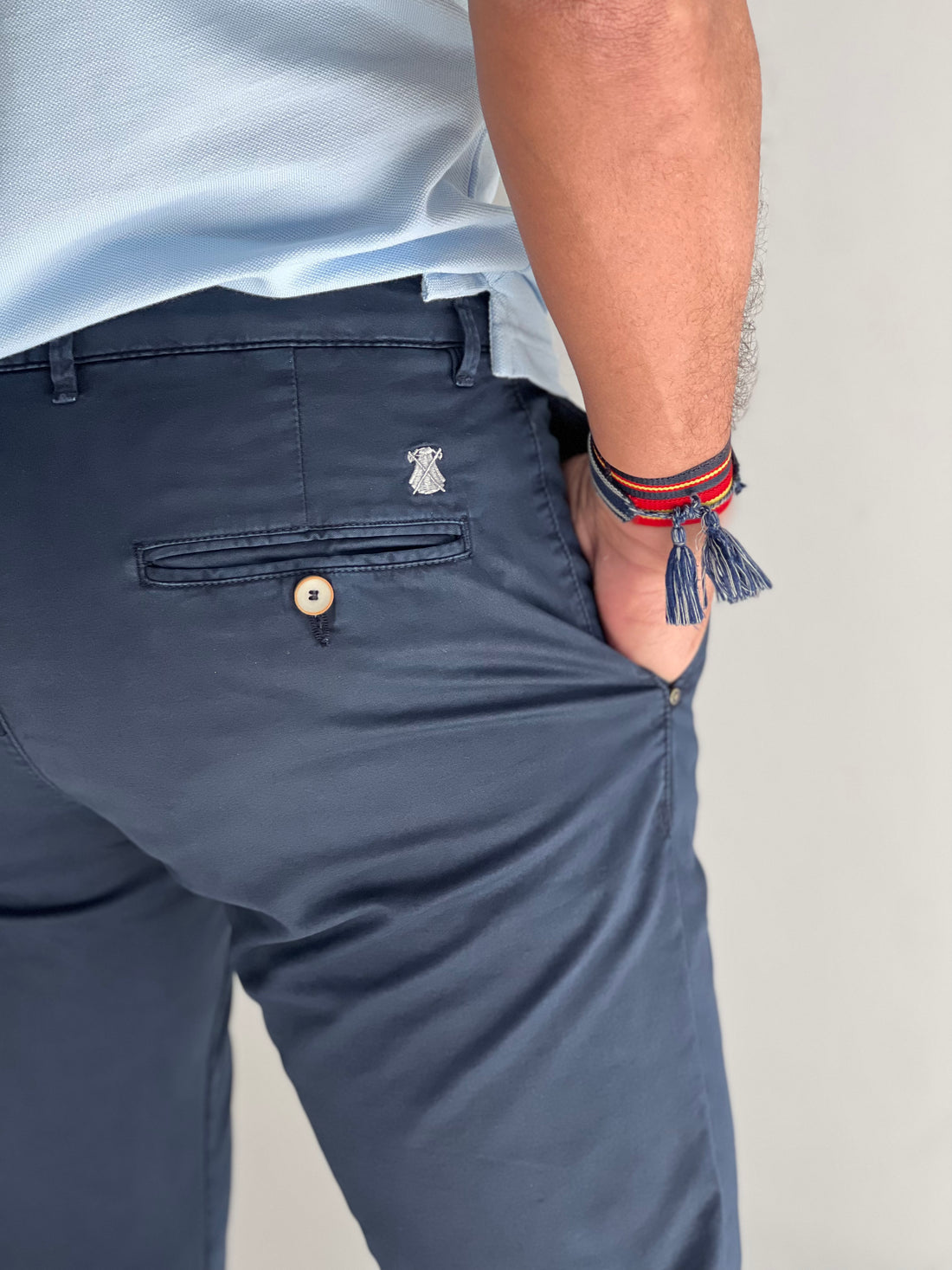 Blue marine chinos pour homme
