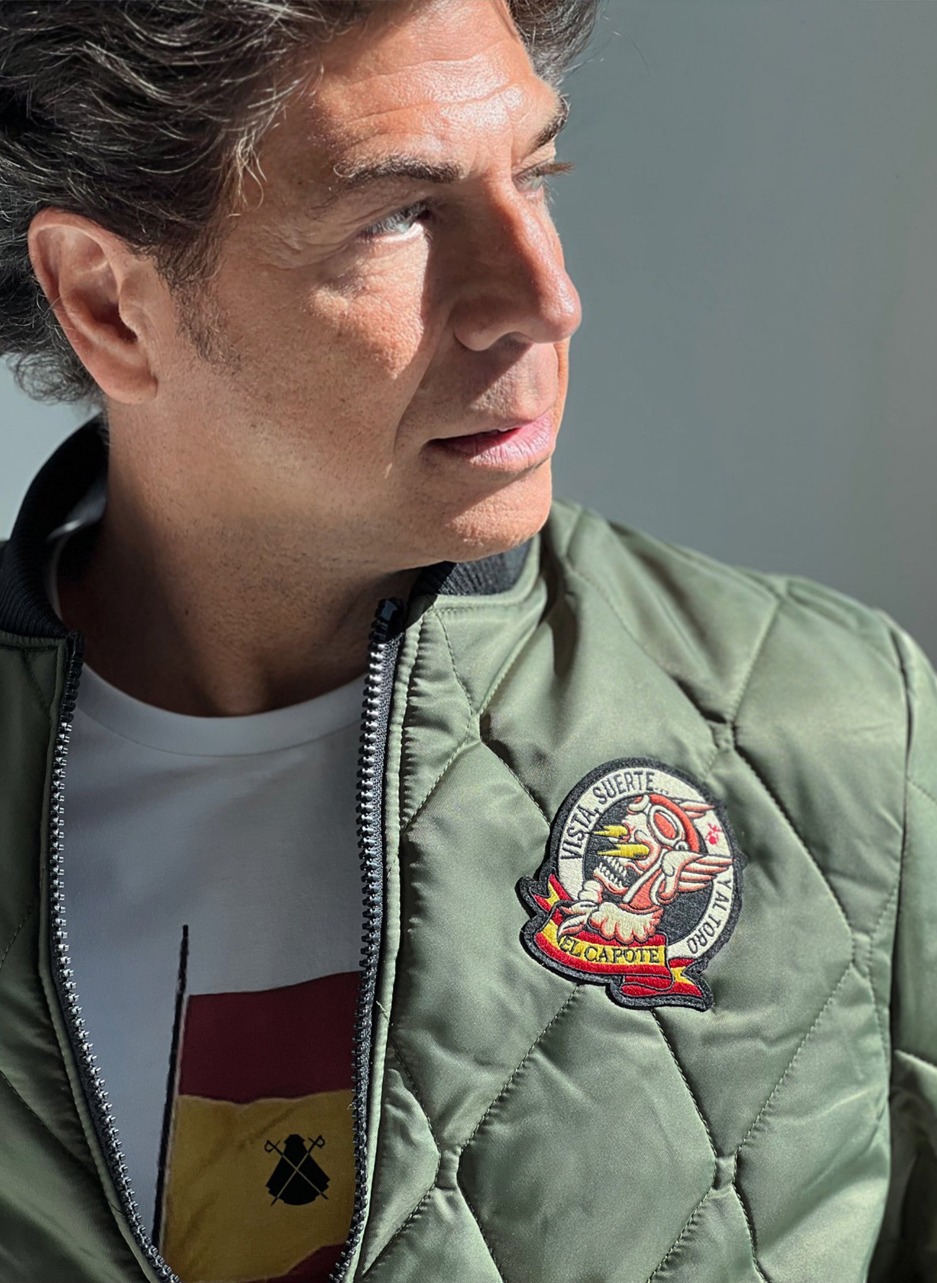 Wendbarer Patch-Bomber für Herren in Marineblau und Khaki