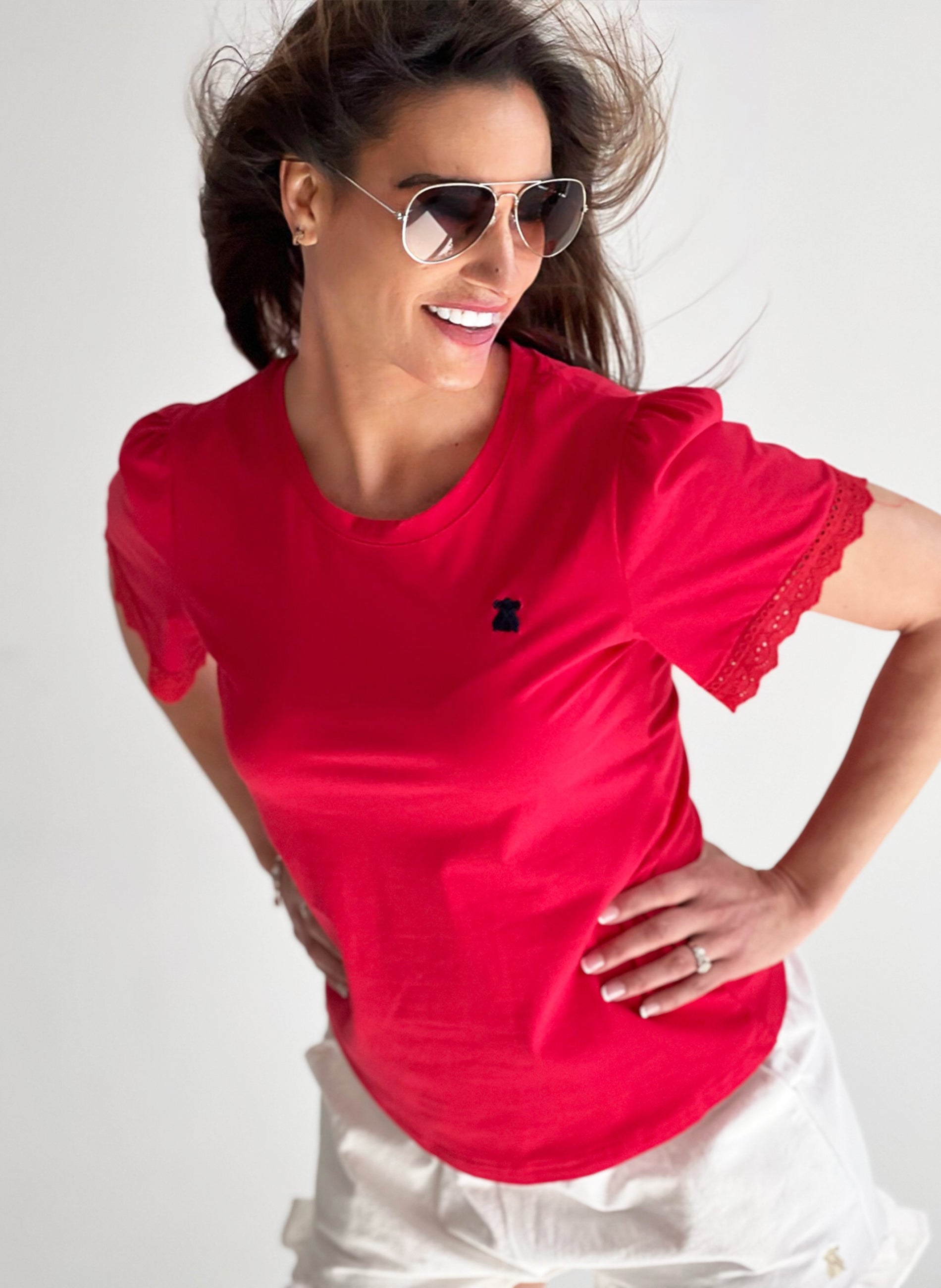 T-shirt rouge pour femme avec manches à volants