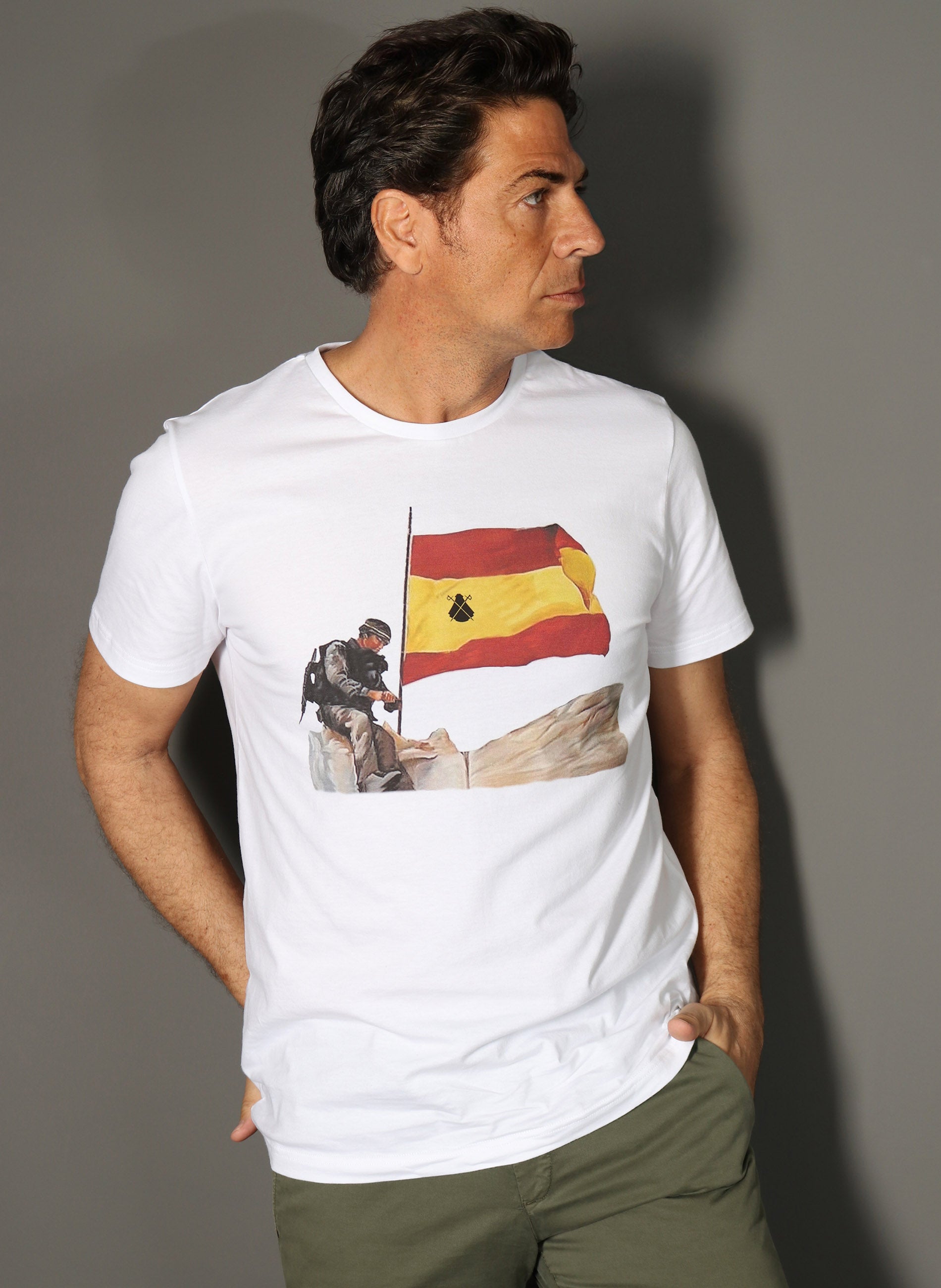 T shirt blanc Hommage au drapeau espagnol