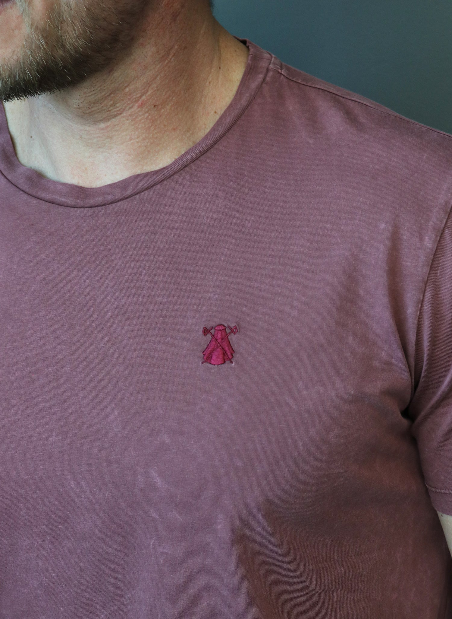 Bordeauxrotes Garment Dye Herren-T-Shirt
